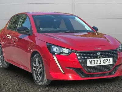 Używany Peugeot 208 Allure+ 102 KM (75 kW) 2023 Czerwony Hatchback