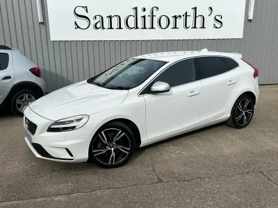 Used Volvo V40 R-Design 152 HP (111 kW) 2018 White Hatchback