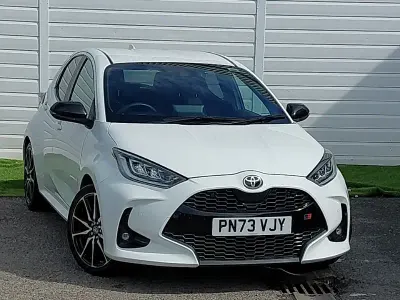 Used Toyota Yaris Sport 116 HP (85 kW) 2023 White Hatchback
