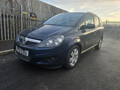 Used Vauxhall Zafira Design Edition 115 HP (84 kW) 2012 Blue MPV