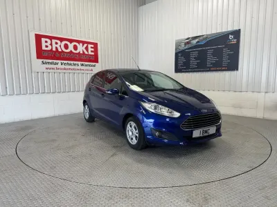 Używany Ford Fiesta Titanium 95 KM (69 kW) 2014 Niebieski Hatchback