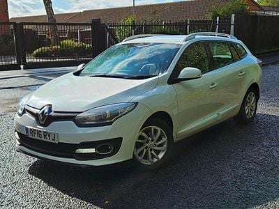 Used Renault Mégane GrandTour Dynamique 110 HP (80 kW) 2016 White Estate