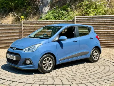 Used Hyundai i10 Premium 87 HP (63 kW) 2015 Blue Hatchback