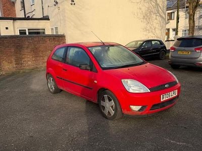 Used Ford Fiesta Zetec 79 HP (58 kW) 2005 Red Hatchback