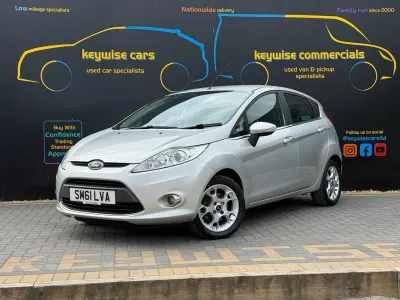 Begagnad Ford Fiesta Zetec 2011 Silver Halvkombi
