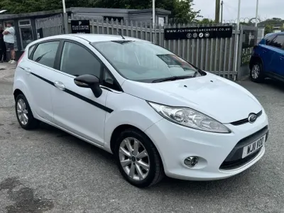 Used Ford Fiesta Zetec 82 HP (60 kW) 2011 White Hatchback