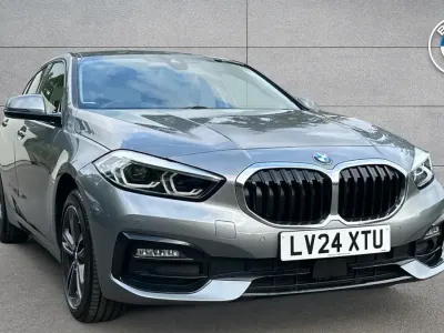 Usado BMW 118 Sport Line 134 HP (98 kW) 2024 Cinzento Citadino