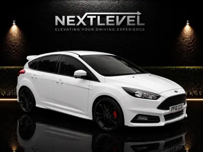 Używany Ford Focus ST 250 KM (183 kW) 2016 Biały Hatchback