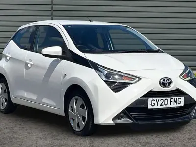 Used Toyota Aygo X-play 72 HP (52 kW) 2020 White Hatchback