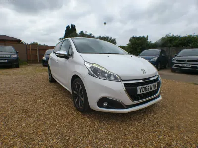 Second-hand Peugeot 208 Allure Premium 2016 Alb Hatchback