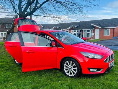 Used Ford Focus Titanium 120 HP (88 kW) 2015 Red Hatchback