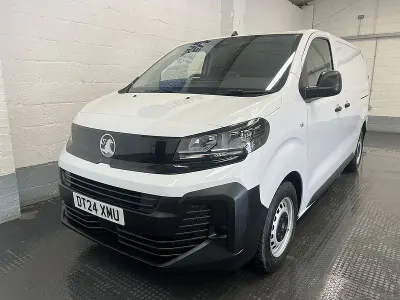 Used Vauxhall Vivaro S 120 HP (88 kW) 2024 White MPV