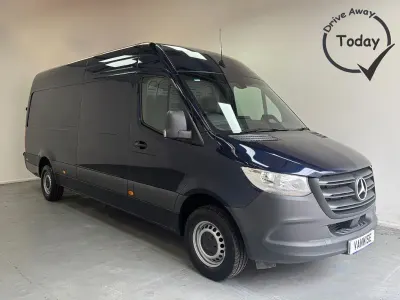 Usado Mercedes Sprinter 150 HP (110 kW) 2025 Azul Van