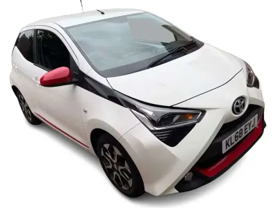 Used Toyota Aygo Trend 71 HP (52 kW) 2019 White Hatchback
