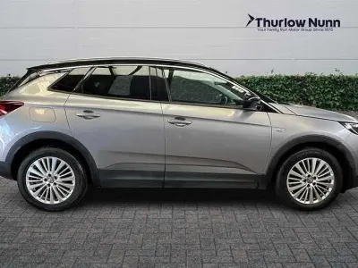Begagnad Vauxhall Grandland X Business Edition 131 HK (96 kW) 2020 Grå SUV