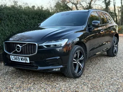 Usado Volvo XC60 R-Design 250 HP (183 kW) 2019 Preto SUV