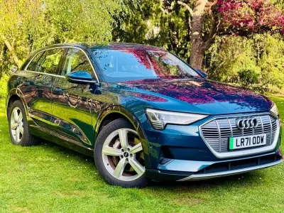 Używany Audi e-tron Design 230 kW (313 KM) 2021 Niebieski SUV