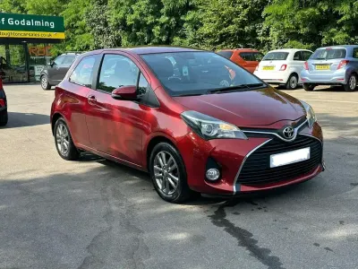 Used Toyota Yaris 69 HP (50 kW) 2014 Red Hatchback
