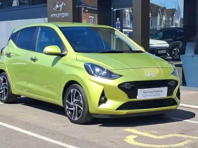 Used Hyundai i10 Premium 77 HP (56 kW) 2024 Yellow Hatchback