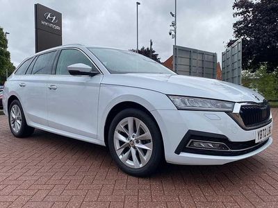 White Used 2022 Skoda Octavia SE L Estate | £19,850 (Fair price)