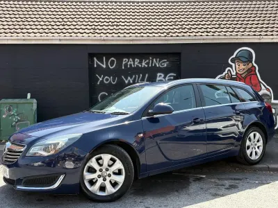 Used Vauxhall Insignia Design Edition 162 HP (119 kW) 2014 Blue Estate