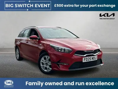 Begagnad Kia Ceed 138 HK (101 kW) 2025 Röd Halvkombi