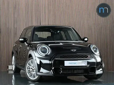 Używany Mini Cooper S Exclusive 178 KM (130 kW) 2022 Czarny Hatchback