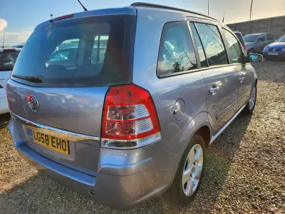 Usado Vauxhall Zafira 105 CV (77 kW) 2008 Plateado Monovolumen