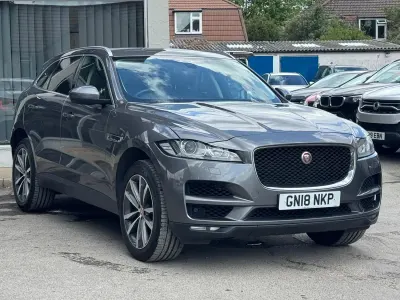 Begagnad Jaguar F-Pace Portfolio 250 HK (183 kW) 2018 Grå SUV