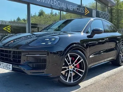 Begagnad Porsche Cayenne 650 HK (478 kW) 2023 Svart SUV
