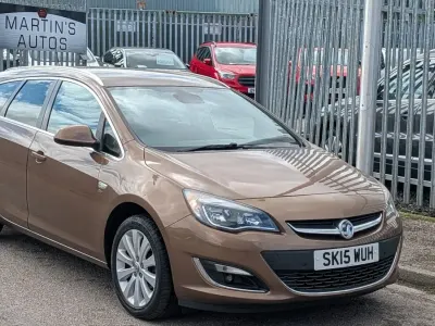 Used Vauxhall Astra Elite 115 HP (84 kW) 2015 Brown Estate