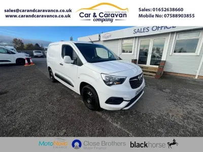 Usado Vauxhall Combo Sportive 100 HP (73 kW) 2021 Branco Van