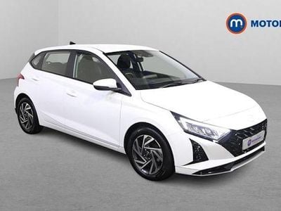 Used Hyundai i20 Advanced 101 HP (74 kW) 2024 White Hatchback