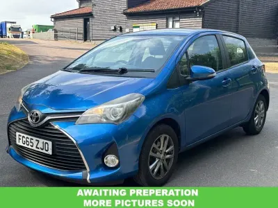 Used Toyota Yaris Multidrive S 99 HP (72 kW) 2015 Blue Hatchback