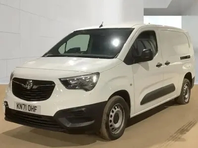 Used Vauxhall Combo 100 HP (73 kW) 2022 White MPV