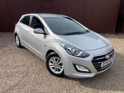 Begagnad Hyundai i30 SE 110 HK (80 kW) 2015 Silver Halvkombi