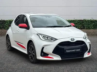 Used Toyota Yaris Design 116 HP (85 kW) 2023 White Hatchback