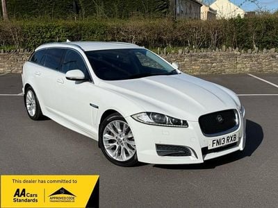 Used Jaguar XF 200 HP (147 kW) 2013 White Estate