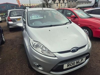 Usado Ford Fiesta Zetec 2011 Prateado Citadino