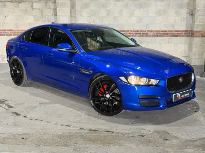 Używany Jaguar XE Prestige 163 KM (119 kW) 2017 Niebieski Sedan/Limuzyna