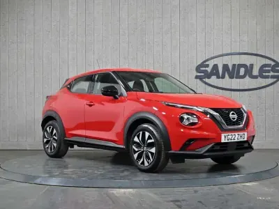 Usado Nissan Juke Acenta 117 HP (86 kW) 2022 Vermelho SUV