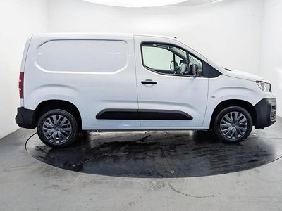 Used Peugeot Partner Premium 100 HP (73 kW) 2022 White MPV