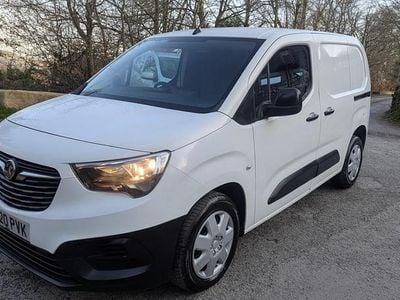 Used Vauxhall Combo Sportive 100 HP (73 kW) 2020 White MPV
