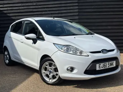 Used Ford Fiesta Zetec 80 HP (58 kW) 2011 White Hatchback