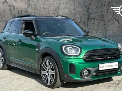Usado Mini Cooper Countryman Exclusive 134 HP (98 kW) 2023 Verde SUV