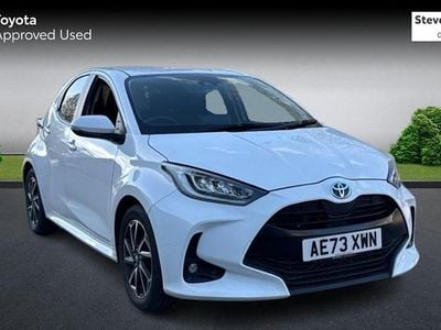Begagnad Toyota Yaris Hybrid Design 116 HK (85 kW) 2026 Halvkombi