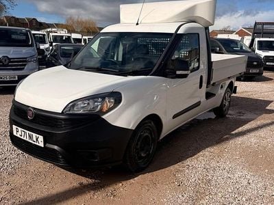 Begagnad Fiat Doblò 103 HK (75 kW) 2021 Vit Minibuss