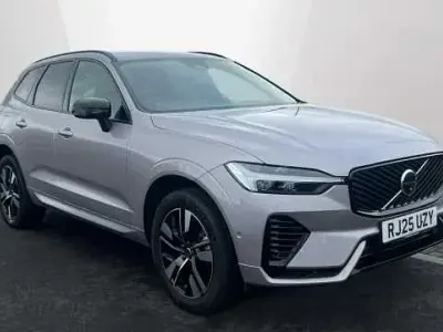 Usado Volvo XC60 Plus 345 CV (253 kW) 2025 Plateado SUV