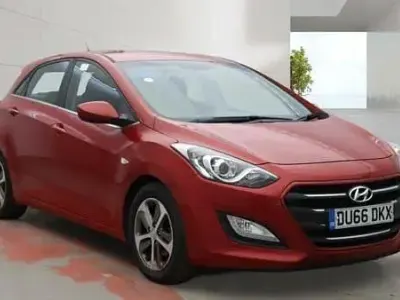 Used Hyundai i30 SE 110 HP (80 kW) 2016 Red Hatchback