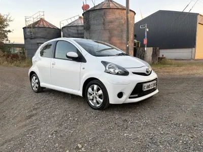 Used Toyota Aygo Style 68 HP (50 kW) 2014 White Hatchback